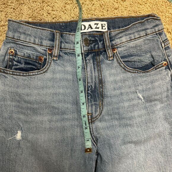 Daze Straight Leg  Distressed Ankle Jeans size 25 - Picture 6 of 8